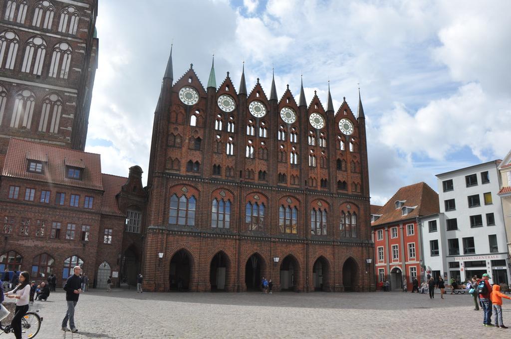 Backsteinspeicher ชตราลซุนด์ ภายนอก รูปภาพ